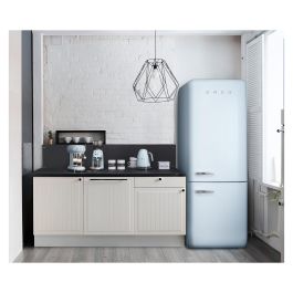 Smeg KLF04PBEU Hervidor de Agua Retro Estilo Años 50, 1.7 L, 2400 W, 7 Temperaturas, Azul Pastel, Acero Inoxidable, Apagado Automático