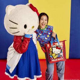Loungefly Bolso y Monedero Hello Kitty 50 Aniversario Piel Vegana Metalizada Correa Ajustable