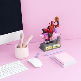 ERIK Calendario Perpetuo 3D Deadpool Marvel - Resina Pintado a Mano 17x21x9.5cm - Regalo Decoración Oficina Hogar