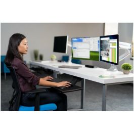 Kensington Brazo SmartFit ajustable para 2 Monitores de 13-32", montaje atornillado, carga máxima 9kg, Plata