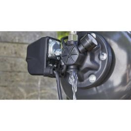 Gardena 3700/4 Grupo de Presión 800W, Caudal 3700 l/h, Presión 4.1 bar, Depósito 19L, Manómetro