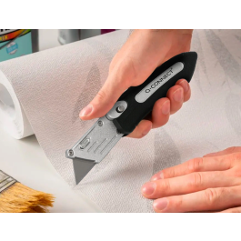 Q-connect XD-925 Cuter Metálico Ancho Plegable con Mango Antideslizante Cuchilla 19 mm Blister 1 Unidad