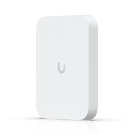Ubiquiti AP WiFi 7 Montaje Pared, 4 Spatial Streams, 115 m2, 3x 2.5 GbE RJ45 PoE, Switch Integrado para Hostelería
