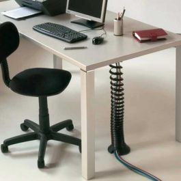 CAMAR Pasacable Gusy flexible para gestión de cables en mesas de oficina, fabricado en plástico ABS gris RAL 9006, con muelle extensible para diversas alturas.