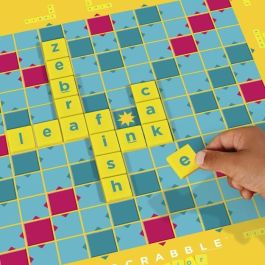 Mattel Games Scrabble Junior Juego de Mesa Educativo para Niños, Doble Cara, Ayuda al Aprendizaje de Lectura y Composición de Palabras +6 Años