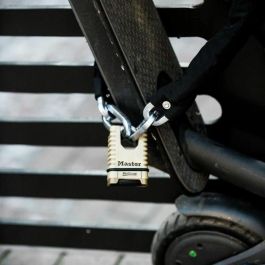 Master Lock Candado M1177EURD de Latón Macizo de Alta Seguridad, Grillete Protegido, Combinación Programable