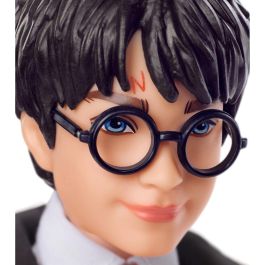 Mattel Harry Potter FYM50 Muñeco con Varita Mágica y Uniforme de Hogwarts, 11 Puntos de Articulación, Edad Recomendada +6 Años