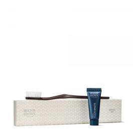 Dental Kit Luxury Collection Set Molton Brown: Molton Brown, Toothbrush + Molton Brown, Refreshing, Toothpaste Precio: 13.78999974. SKU: B1J6SRWT4P