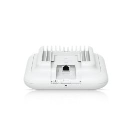 Ubiquiti U7 Punto de Acceso Inalámbrico WiFi 7 Outdoor, PoE+, Triple Banda 2.4/5/6 GHz, IPX6, hasta 200+ Clientes, Montaje Incluido