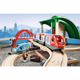 Brio World 33512 Circuito de plataforma de pasajeros con tren a batería para transporte de viajeros, a partir de 3 años