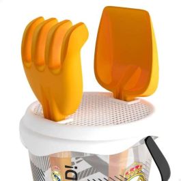 Cubo playa castillo real madrid diametro 18cm con pala,rastrillo y cedazo. Cubo playa castillo real madrid diametro 18cm con pala,rastrillo y cedazo.