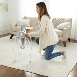 Ingenuity Columpio Cuddle Lamb Portátil, 12 Melodías, 2 Posiciones Reclinables, 0-9 Meses