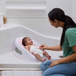 INGENUITY ING19577013 Asiento de Baño Antideslizante para Niñas 0-6 Meses o 9kg, Rosa, Asiento Perforado