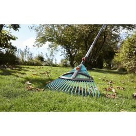 Gardena Escoba de Césped Combisystem Ajustable, Ancho 35-52 cm