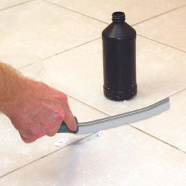 Cepillo Limpiajuntas Azulejos Mango Ergonómico Fibras de Nailon Resistentes Limpieza Hendeduras Baldosas Mamparas Ventanas Medidas 28x2.5 cm