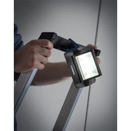 Varta 17648101421 Linterna de Trabajo LED Work Flex Area Light 3xAA, Resistente al Agua, con Gancho e Imán