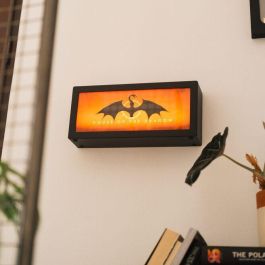 ERIK Lámpara Efecto Llamas La Casa del Dragon - Luz Cálida con Movimiento 32.5cm - USB/Pilas AAA - ABS/Acrílico