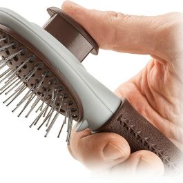 Hunter Cepillo Autolimpiable Talla S con Botón Integrado para Retirar Pelo Muerto, Empuñadura Ergonómica Marrón para Perros. Hunter Cepillo Autolimpiable Talla S con Botón Integrado para Retirar Pelo Muerto, Empuñadura Ergonómica Marrón para Perros.