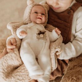 Muñecas Arias Elegance Babyto Muñeca de Peso, marrón con Manta, Cuerpo Blando 35 cm. Ideal para 3+ años