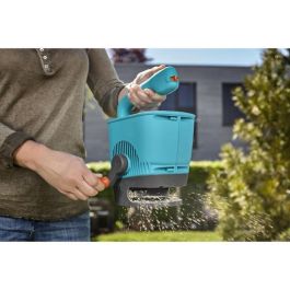 Gardena Esparcidor de semillas manual, mango ergonómico, capacidad 1.65kg fertilizante, 2kg sal, 1kg semillas Gardena Esparcidor de semillas manual, mango ergonómico, capacidad 1.65kg fertilizante, 2kg sal, 1kg semillas