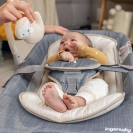 Ingenuity ING74451168534 Asiento Mecedor y Rebotador Happy Belly con Música, Vibraciones, Arco de Actividad Desmontable y Peluche Perezoso Ingenuity ING74451168534 Asiento Mecedor y Rebotador Happy Belly con Música, Vibraciones, Arco de Actividad Desmontable y Peluche Perezoso