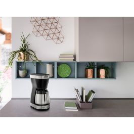 DeLonghi Cafetera de Filtro Dedica Style ICM 16710, 1.25L, 1000W, Jarra 10 Tazas, Antigoteo, Negro/Plata