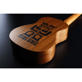 Lag Ukelele Tiki Uku Concert con Cuerpo Sapele y Acabado Satinado, Funda Incluida - TKU10C