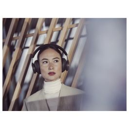 Bang & Olufsen Beoplay Portal Auriculares Gaming Inalámbricos y Alámbricos con Dolby Atmos, Bluetooth 5.1, Cancelación de Ruido, para Xbox, Color Negro