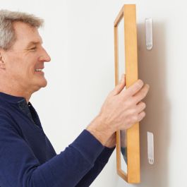 Je cherche une Idee Tiras Adhesivas Colgar Cuadros 1,5 Kg Sin Agujeros Fuerte Sujección