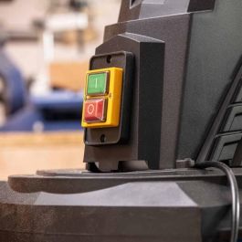 Scheppach DC500 Aspiradora de Taller 75L, 1150 m³/h de succión, con 6 adaptadores, ruedas y estructura metálica robusta.