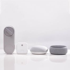 Yale 05/401C00/WH Puente WiFi Connect para acceso remoto - Enchufe de 2 pines - Compatible con Asistente de Voz