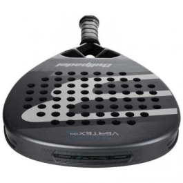 Bullpadel Pack Pala de Pádel Vertex 04 Comfort Pro Line 2026 + Mochila + Pelotas + Overgrips