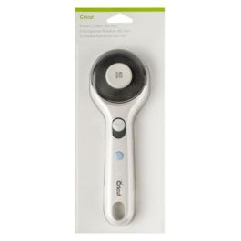 Cricut 2004670 Cortador Giratorio - Acero Inoxidable, Mando Blanco, Disco 6 cm Cricut 2004670 Cortador Giratorio - Acero Inoxidable, Mando Blanco, Disco 6 cm