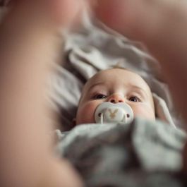 Chupetes - TOMMEE TIPPEE - ANYTIME - 18-36 Meses - Juego de 6 - Forma Ortodoncia Simétrica, - Silicona sin BPA Chupetes - TOMMEE TIPPEE - ANYTIME - 18-36 Meses - Juego de 6 - Forma Ortodoncia Simétrica, - Silicona sin BPA