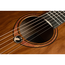 LAG Guitarra Acústica Jumbo Electroacústica Sauvage Lag Natural Satinado Tapa Sólida Brankowood Fondo Aros Eucalipto Cutaway Electrónica Stage LAG Funda Incluida