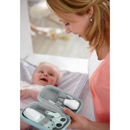 Kit de cuidado para bebés Philips Avent: cortaúñas, tijeras, 3 limas, peine, cepillo para el pelo, aspirador nasal y cepillo de dientes. Kit de cuidado para bebés Philips Avent: cortaúñas, tijeras, 3 limas, peine, cepillo para el pelo, aspirador nasal y cepillo de dientes.
