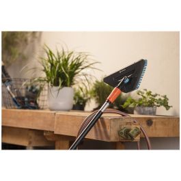 Gardena Cepillo de cerdas duras triangular flex cleansystem para limpieza de superficies duras y rincones 18814-20