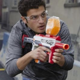 Nerf Pro Gelfire Mythic con 1600 bbs hidratadas, gafas protectoras y batería recargable Nerf Pro Gelfire Mythic con 1600 bbs hidratadas, gafas protectoras y batería recargable