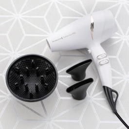 Remington Secador de Pelo SuperCare Pro 2200 AC7200W - 2200W - Acondicionador Iónico - Motor AC Profesional - Blanco - Incluye Concentrador y Difusor