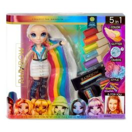 Rainbow High Estudio de Peluquería 5 en 1 Amaya Raine con Muñeca Maniquí Articulada, Colorantes y Accesorios para Peinar