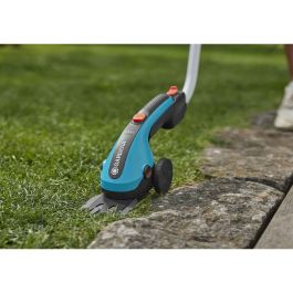 Gardena 9886-20 Kit Cisail A ClassicCut Li con Mango Telescópico, Ruedas, 3.6V/2.5Ah y Protección de Cuchillas USB-C