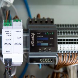 Shelly Pro Dual Cover PM Relé Inteligente 2x Control de Persianas Toldos WLAN LAN BT DIN-Rail Negro