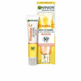 Garnier SKINACTIVE Vitamina C Fluido Antimanchas SPF50+ Iluminador Reductor de Manchas Oscuras y Protector UV Efecto Glow 40 ml Precio: 13.95000046. SKU: B12AY46S9Z