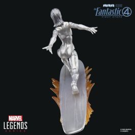 Hasbro Figura Estela Plateada Marvel Los 4 Fantásticos 15cm Articulada con 5 Accesorios, Manos Alternativas, Tabla de Surf y Base