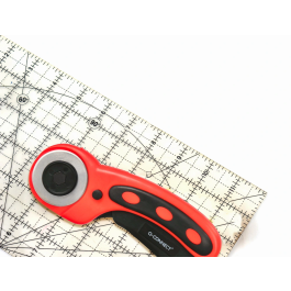 Q-connect Cúter Rotatorio XD-38, Cuchilla Circular 45 mm, 22x165x56 mm, Herramienta de Corte Preciso para Papel, Tela y Cuero