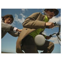 Bang & Olufsen Beosound A1 2.ª Generación Altavoz Bluetooth Inalámbrico, Gris Mist, IP67 Resistente, Alexa Integrada, 48h Autonomía, USB-C, Sonido 2 Vías