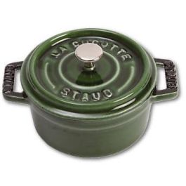 Staub Mini Cocotte Redonda 10cm de Hierro Fundido Verde Basilio Precio: 84.95000052. SKU: B1DKQP5VEE