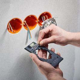 Wolfcraft 5975000 Plantilla para marcar y alinear, para medidas de 71 y 91 mm, obra en seco, instalación de cajas de enchufe e interruptores