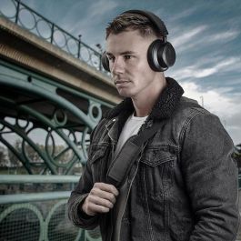 Lindy LH900XW Auriculares Bluetooth 5.0, Cancelación de Ruido Híbrida, Batería LiPo Recargable, 15h Duración, Negro