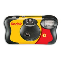 Kodak FunSaver Cámara Desechable 39 Exposiciones con Flash Incorporado, Película 800 ISO, Gran Angular 24mm, Amarilla y Roja